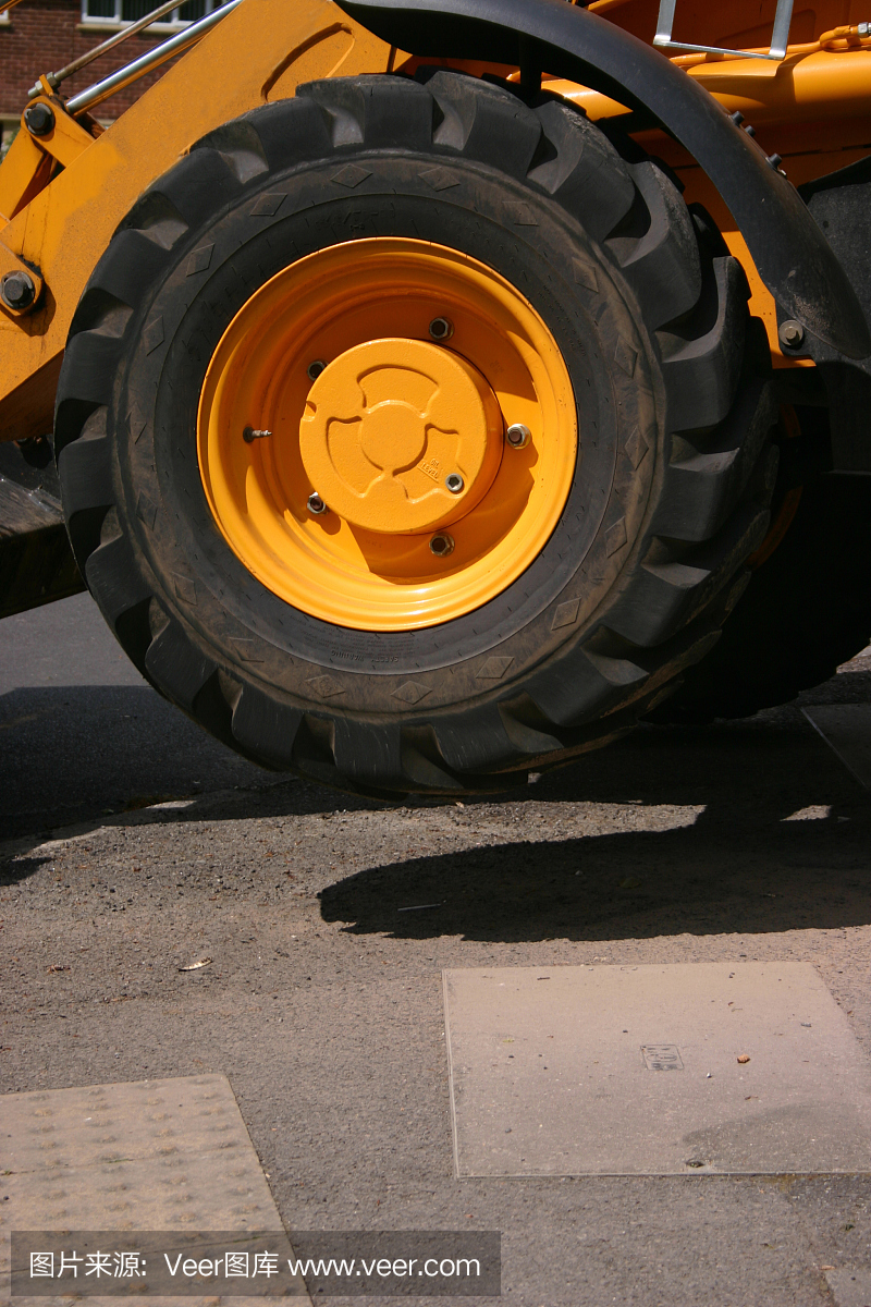 大型挖掘機(jī)